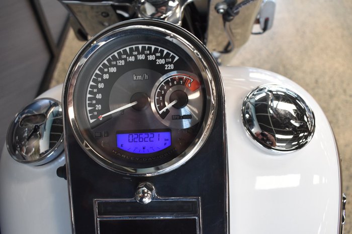 2005 Harley-davidson FLSTN SOFTAIL DELUXE BLACK