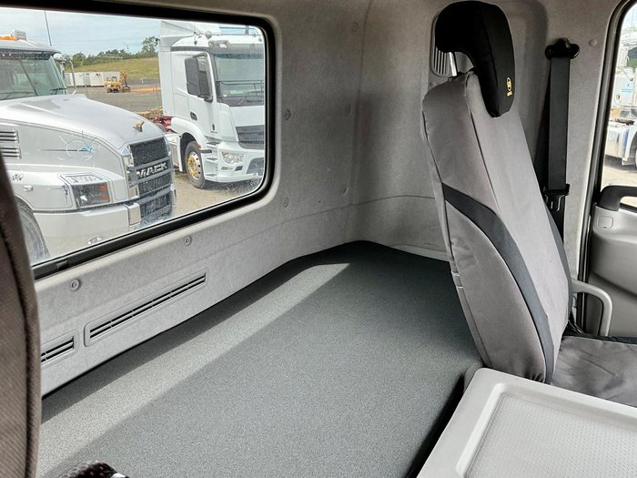 2023 UD Quon 460 Only 32329Klm 1505 Hours Suit New Byer $145500+Gst UD QUON 460 SINGLE DRIVE WHITE