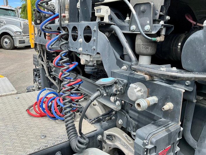 2023 UD Quon 460 Only 32329Klm 1505 Hours Suit New Byer $145500+Gst UD QUON 460 SINGLE DRIVE WHITE