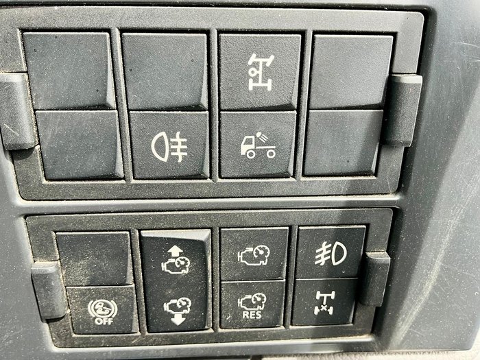 2023 UD Quon 460 Only 32329Klm 1505 Hours Suit New Byer $145500+Gst UD QUON 460 SINGLE DRIVE WHITE