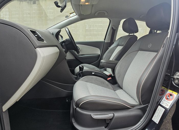 2016 Volkswagen Polo 81TSI beats 6R MY17 Deep Black