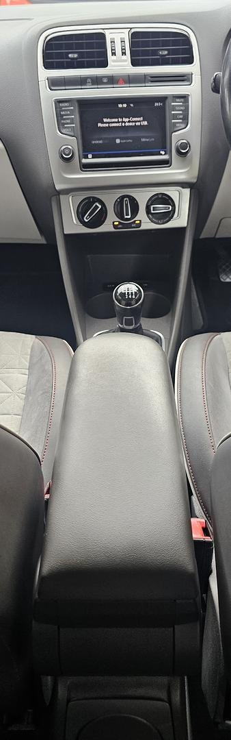 2016 Volkswagen Polo 81TSI beats 6R MY17 Deep Black