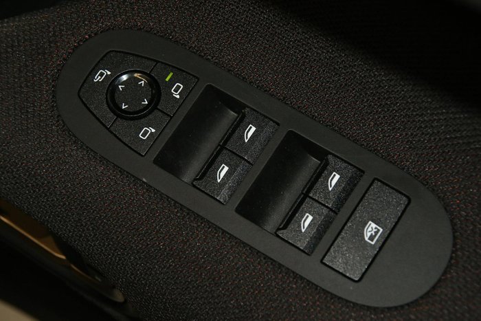 2025 MINI Aceman JCW E Favoured