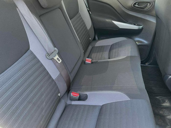 2022 Nissan Navara SL