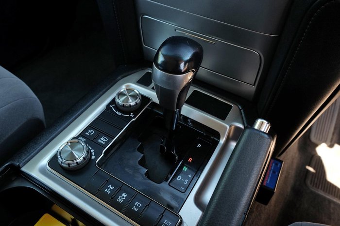 2017 Toyota Landcruiser GXL VDJ200R 4X4 Dual Range Glacier White