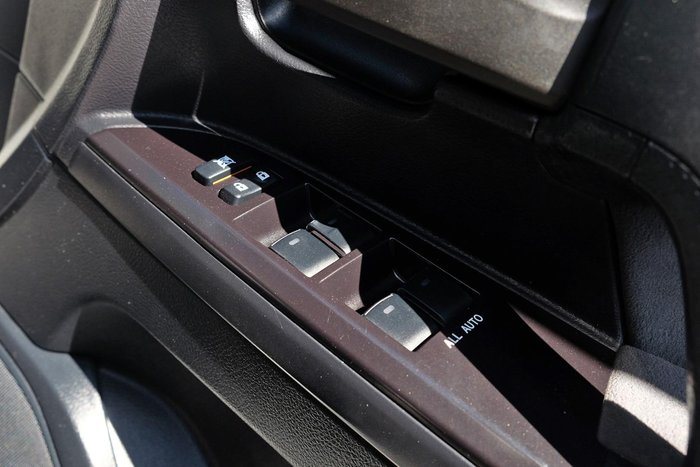 2017 Toyota Landcruiser GXL VDJ200R 4X4 Dual Range Glacier White