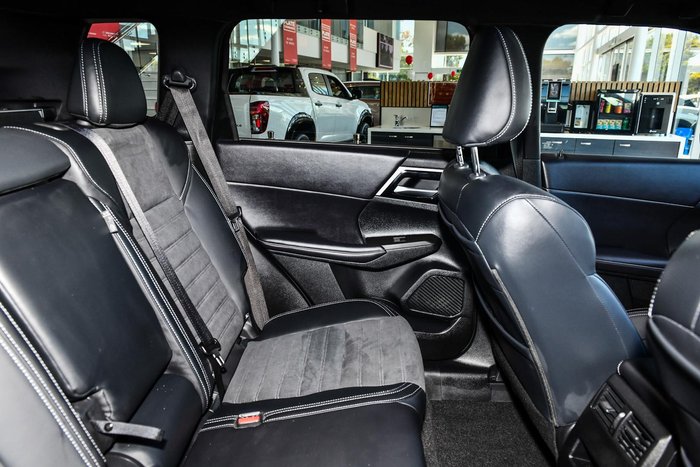 2024 Mitsubishi Outlander Black Edition