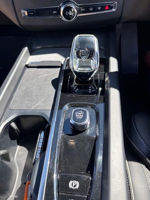 2022 Volvo XC60 Recharge Ultimate T8 Plug-In Hybrid