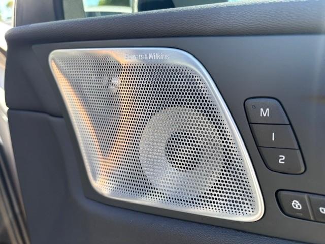 2022 Volvo XC60 Recharge Ultimate T8 Plug-In Hybrid