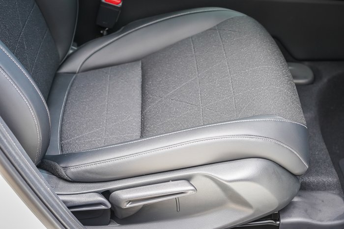 2025 Honda HR-V e:HEV X