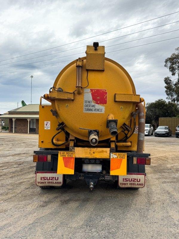 2018 Isuzu Ftr 150-260 4X2 Vac Truck