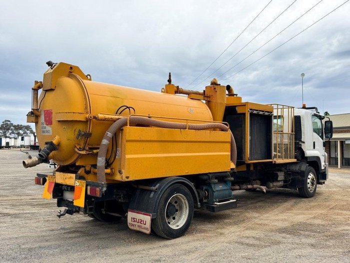 2018 Isuzu Ftr 150-260 4X2 Vac Truck