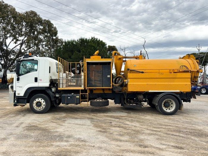 2018 Isuzu Ftr 150-260 4X2 Vac Truck