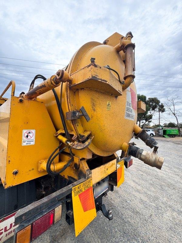 2018 Isuzu Ftr 150-260 4X2 Vac Truck