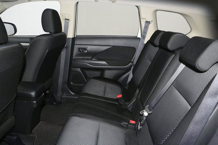 2016 Mitsubishi Outlander LS