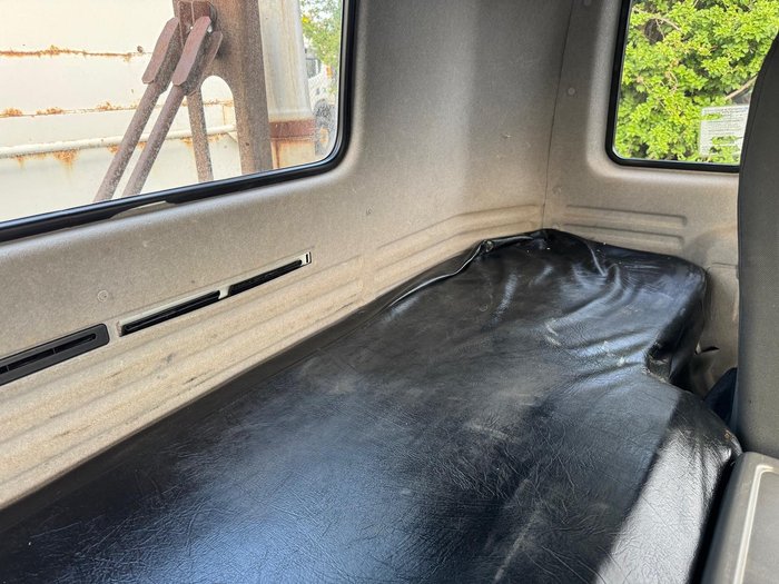 2011 Isuzu Cxy Giga WHITE