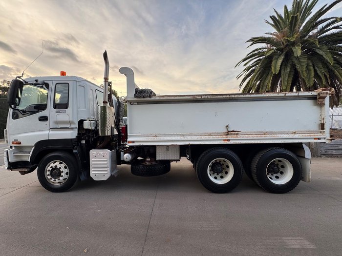 2011 Isuzu Cxy Giga WHITE