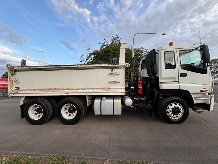 2011 Isuzu Cxy Giga WHITE