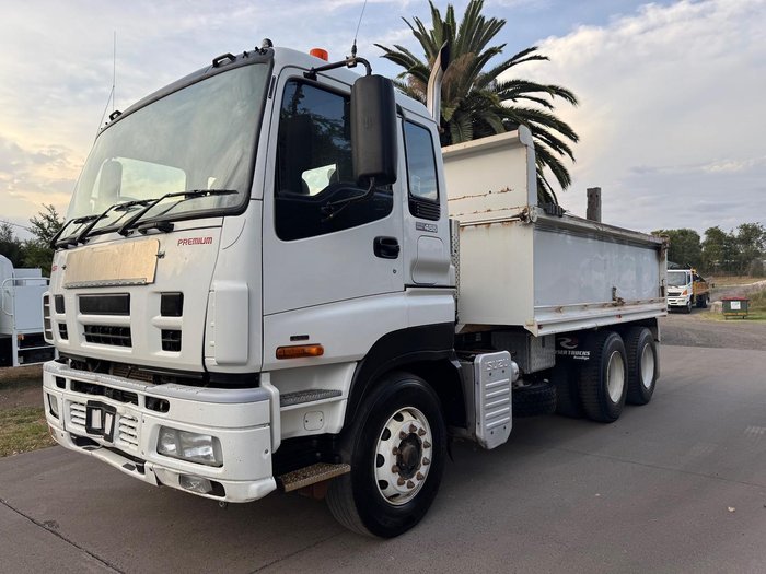 2011 Isuzu Cxy Giga WHITE