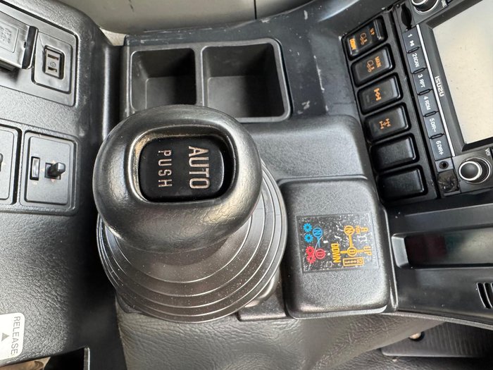 2011 Isuzu Cxy Giga WHITE