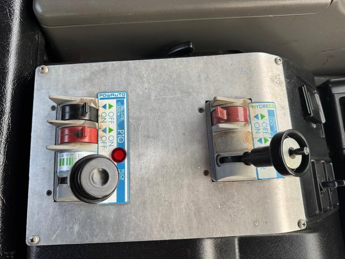 2011 Isuzu Cxy Giga WHITE