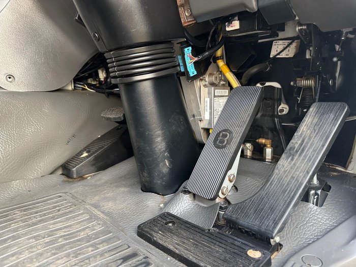 2011 Isuzu Cxy Giga WHITE