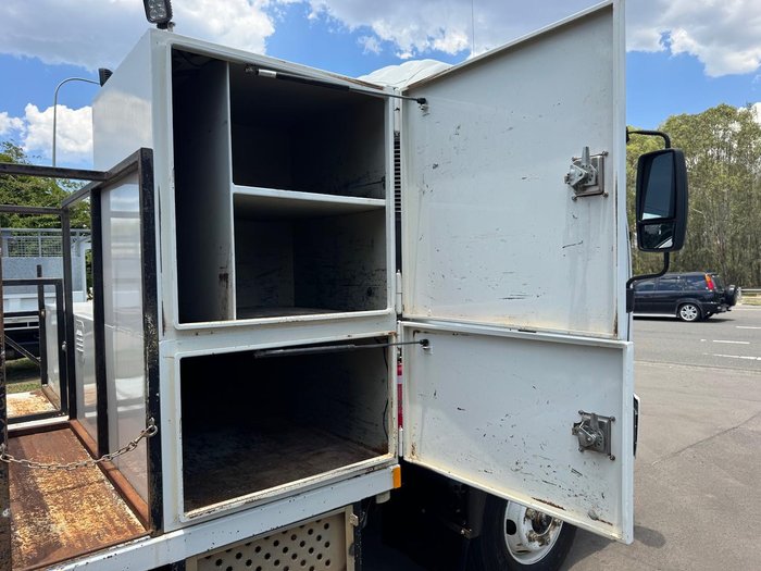 2013 Isuzu Frr 600 WHITE