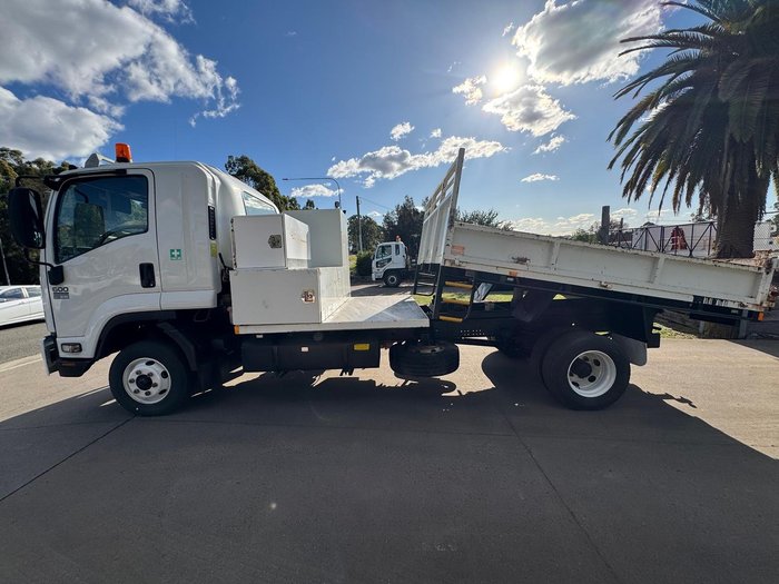 2013 Isuzu Frr 600 WHITE