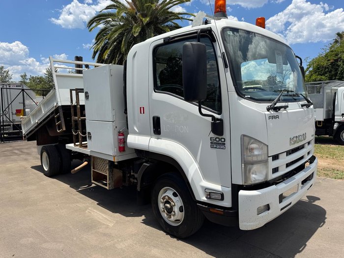 2013 Isuzu Frr 600 WHITE