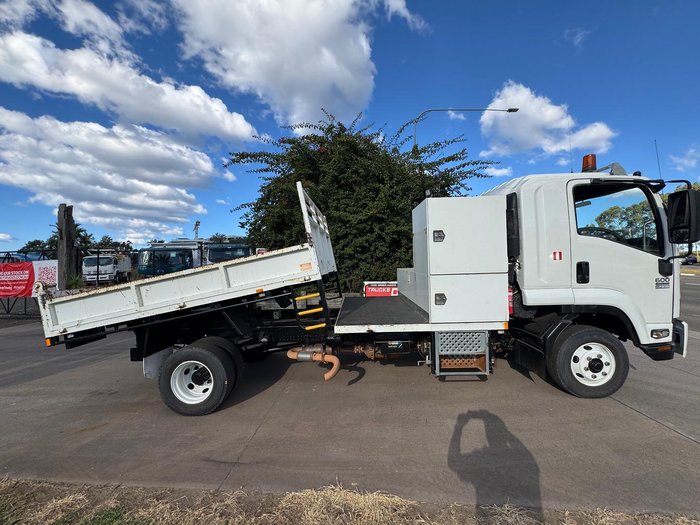 2013 Isuzu Frr 600 WHITE