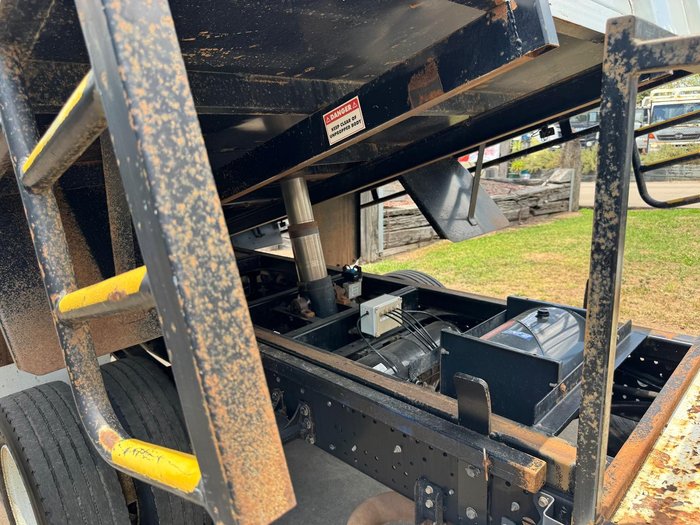 2013 Isuzu Frr 600 WHITE