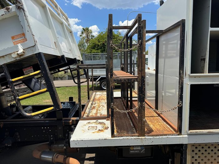 2013 Isuzu Frr 600 WHITE