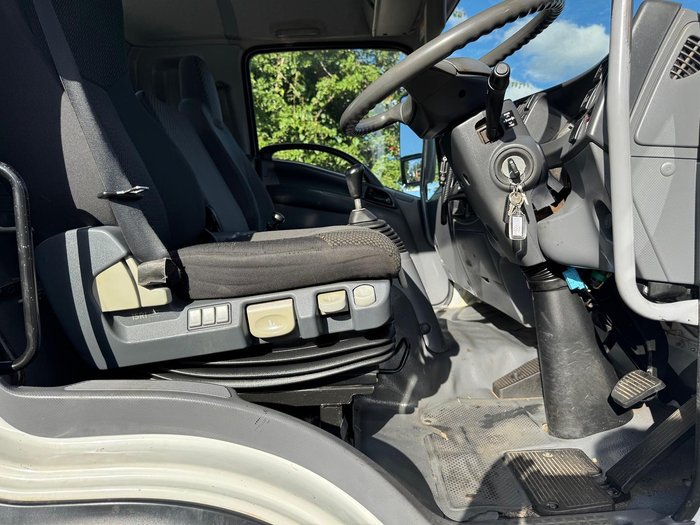 2013 Isuzu Frr 600 WHITE