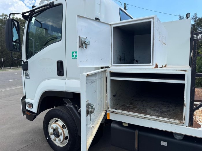 2013 Isuzu Frr 600 WHITE