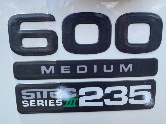 2013 Isuzu Frr 600 WHITE