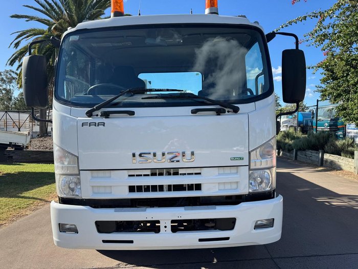 2013 Isuzu Frr 600 WHITE