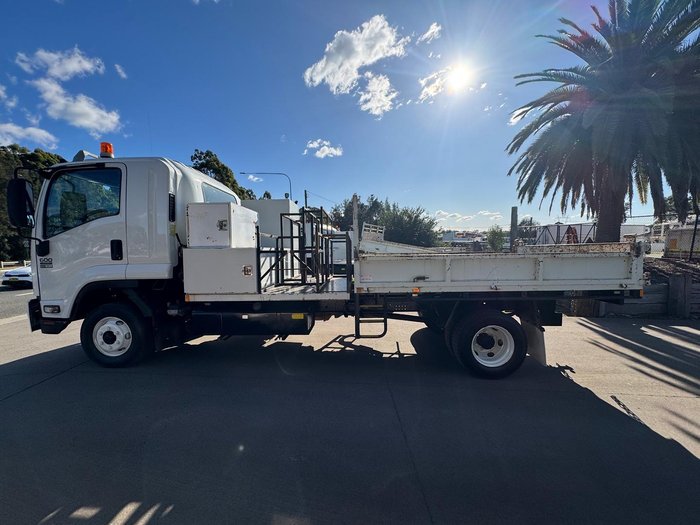 2013 Isuzu Frr 600 WHITE