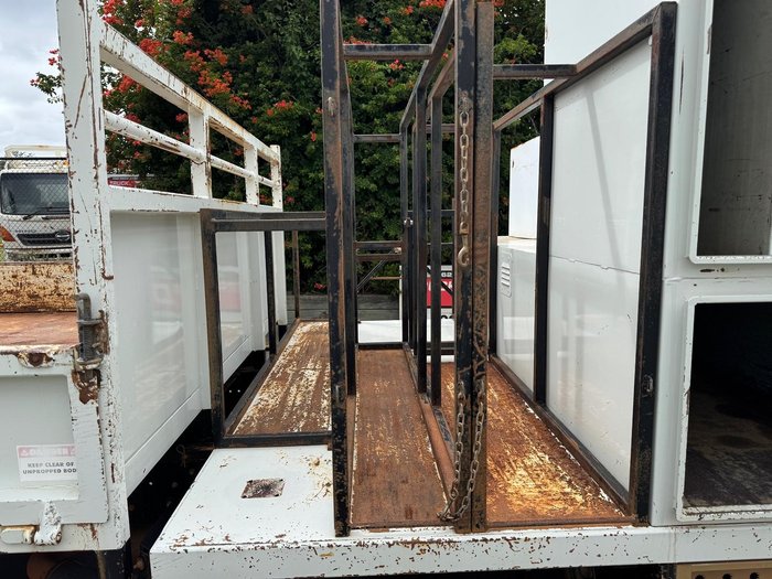 2013 Isuzu Frr 600 WHITE