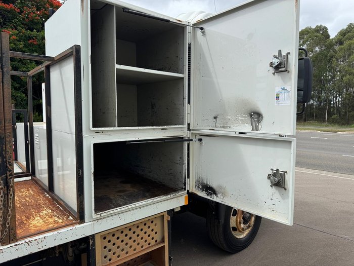 2013 Isuzu Frr 600 WHITE