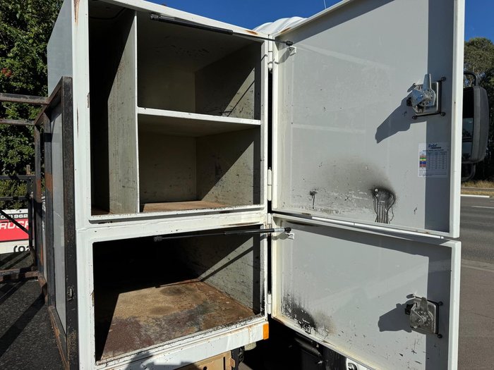 2013 Isuzu Frr 600 WHITE