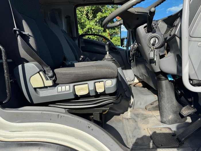 2013 Isuzu Frr 600 WHITE