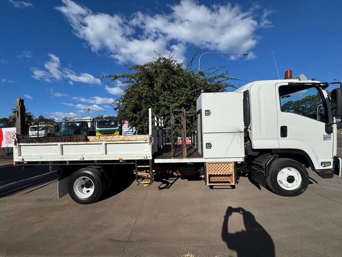 2013 Isuzu Frr 600 WHITE