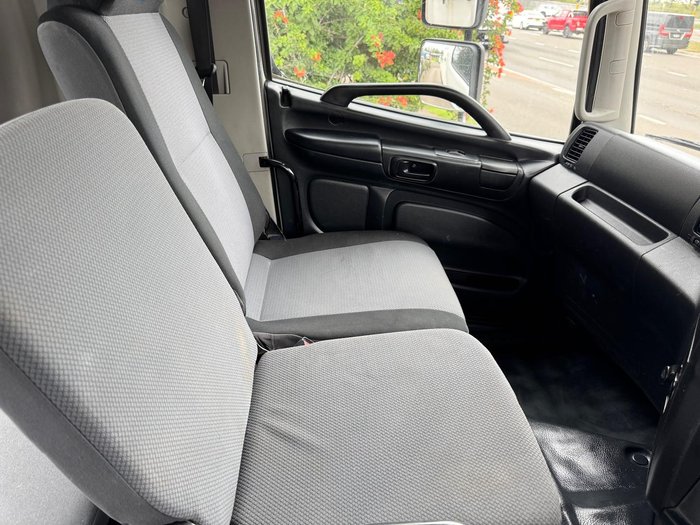 2011 Hino 700 Series SS2848 WHITE