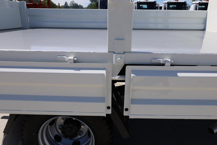 2025 Fuso Canter 4x4 White