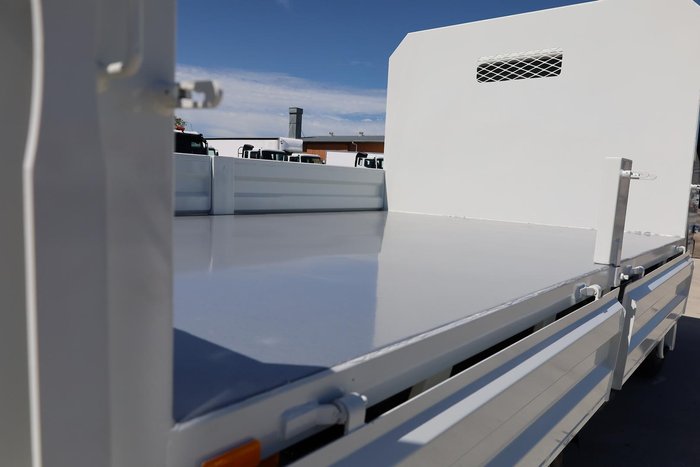 2025 Fuso Canter 4x4 White