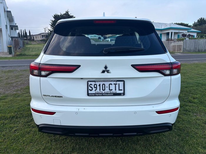 2022 Mitsubishi Outlander ES