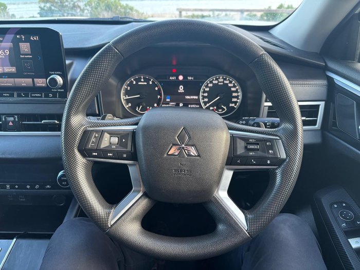 2022 Mitsubishi Outlander ES