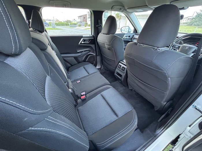 2022 Mitsubishi Outlander ES