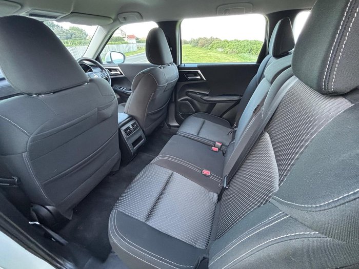 2022 Mitsubishi Outlander ES