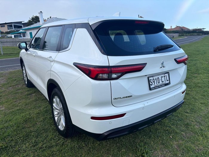 2022 Mitsubishi Outlander ES